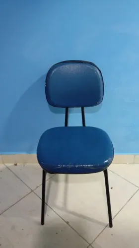 Cadeira forrada e reforçada 