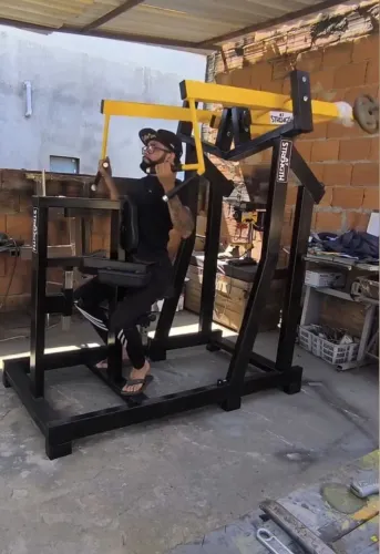 Aparelho de musculação Puxada invertida ( academia)