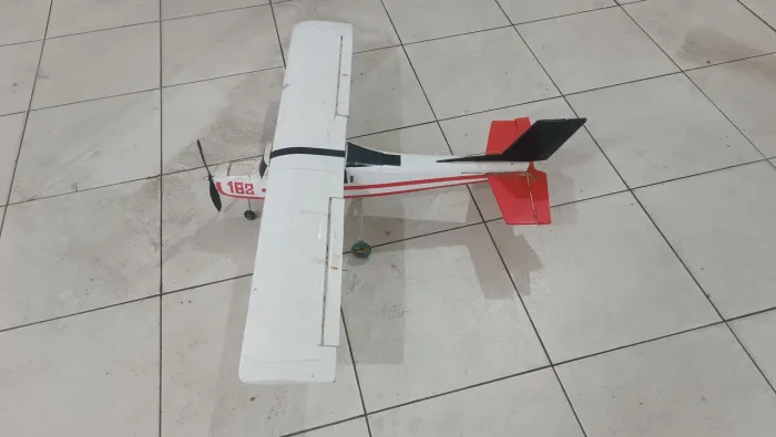 Avião de controle remoto