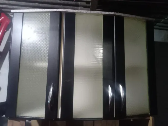 Armário de Cozinha com Portas de Vidro