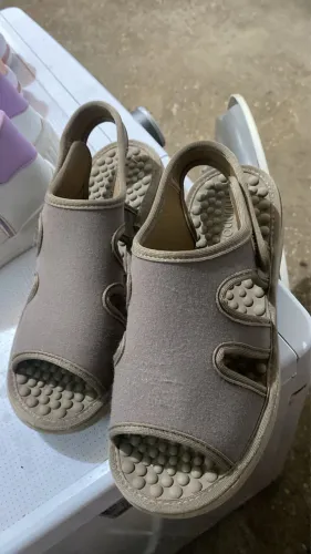 Vendo sandália confortável original 