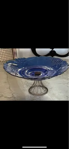 Centro de mesa azul em vidro com base