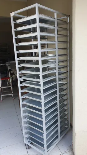 Carrinho esqueleto  com 20 assadeiras 