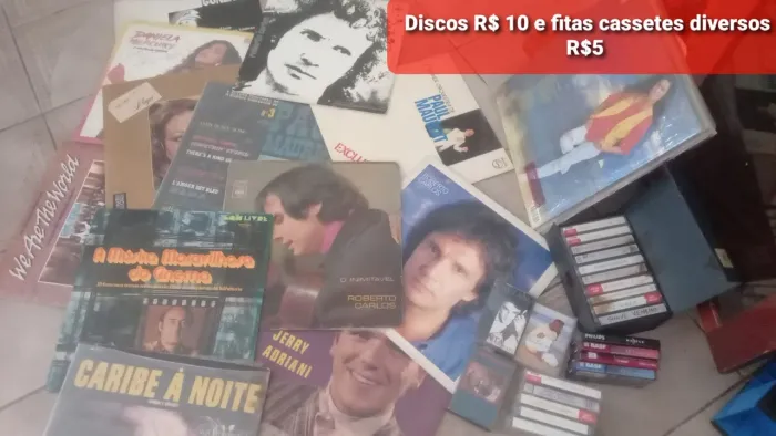 Discos e fitas cassetes diversos