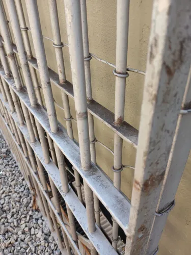 Grade de Metal Resistente