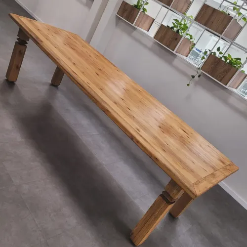 Mesa de Jantar de Madeira Maciça