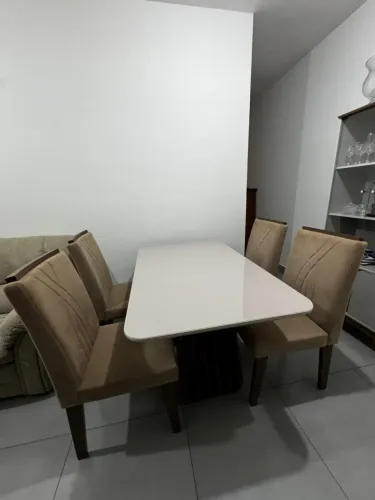 Mesa 4 cadeiras Semi nova