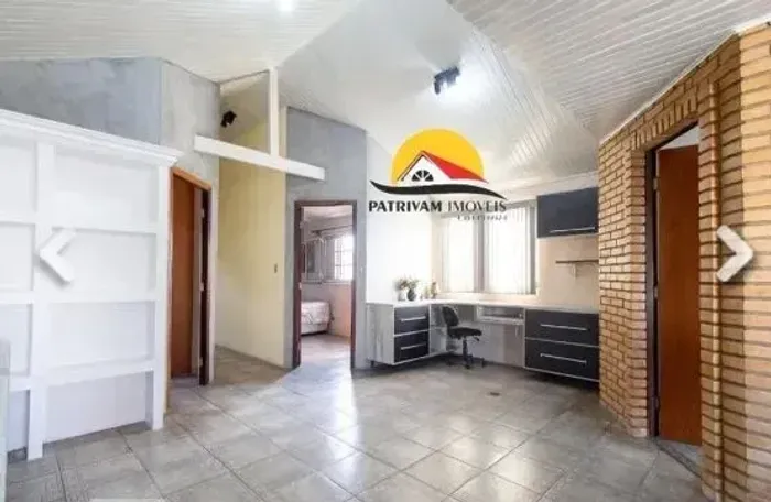 Prédio comercial em corredor de ônibus!