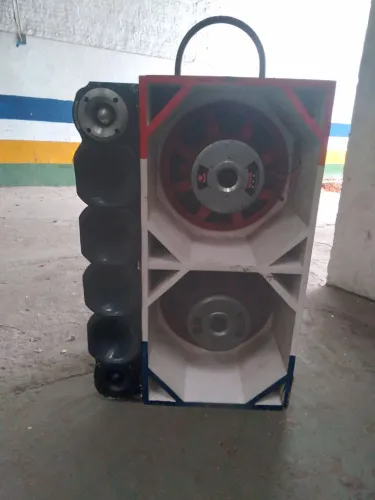 Vende-se caixa selada para carrk com 2 subwoofer de 15 mais 4 corneta 2 super tuwiter
