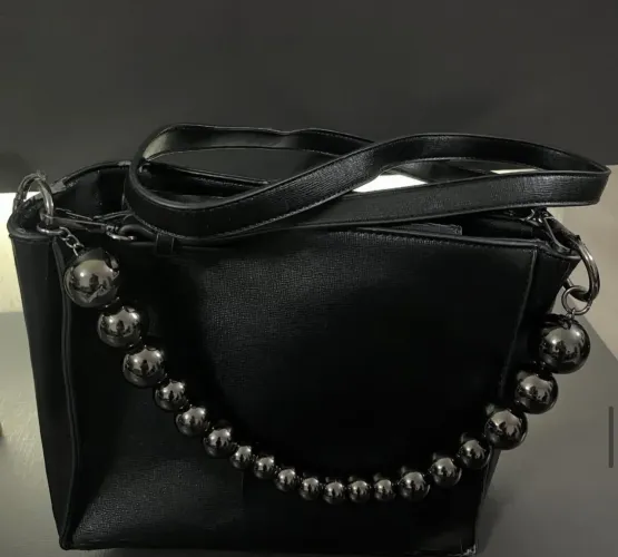 Bolsas preta e caramelo