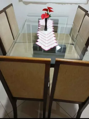 OPORTUNIDADE: Mesa madeira maciça