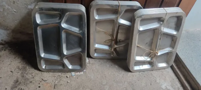 Bandejão de refeitório e restaurante (em inox)