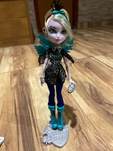 Ever after High Faybelle Thorn completa com caixa