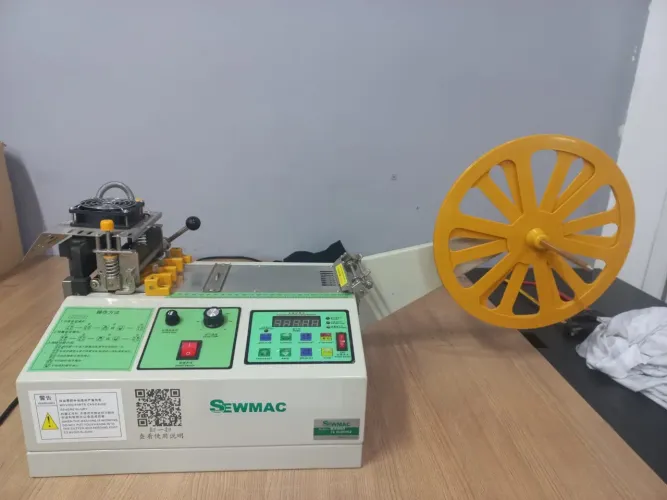 Máquina Automática de Corte de Elástico e Fitas