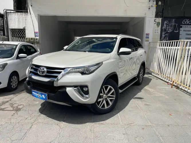 Toyota Hilux SW4 SRX 4X4 2.8 TDI 16V Dies. Aut. 2018
