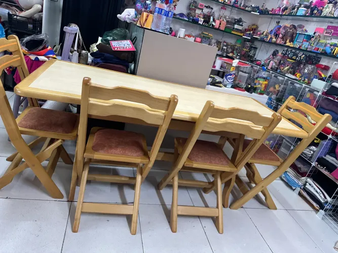 Vendo mesa com cadeiras 6 lugares