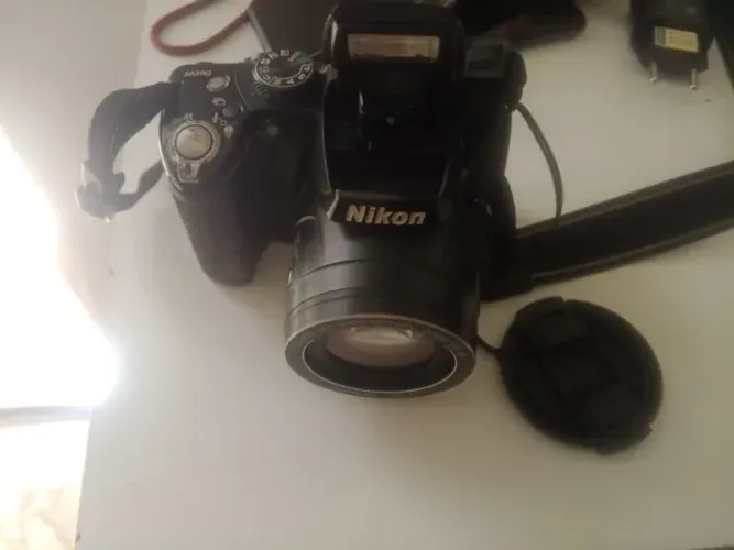 Camera fotográfica Nikon P500