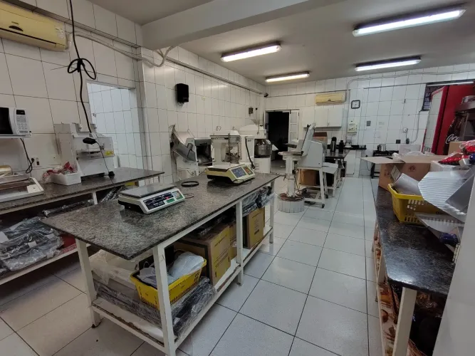 SALÃO COM COZINHA INDUSTRIAL COMPLETA PARA PADARIA