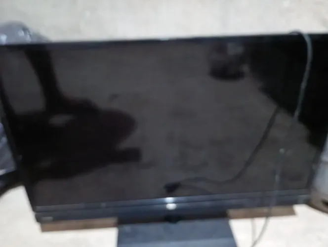 Tv com defeito para retirada de peça