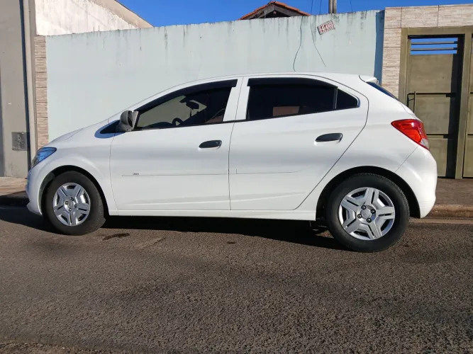 Chevrolet Onix JOY Hatch 1.0 8V Flex Mec. 4P 2017
