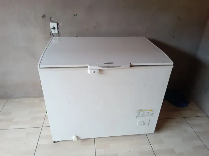 Freezer Electrolux 330 litros