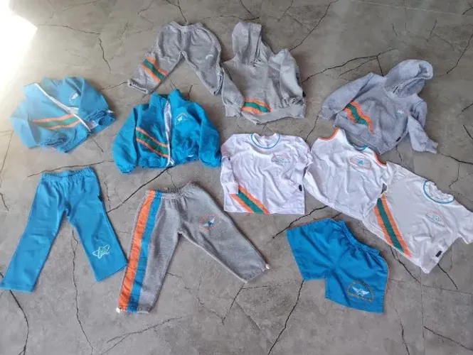 Uniformes escola Aconchego dos Anjos ( usado) valor desapego