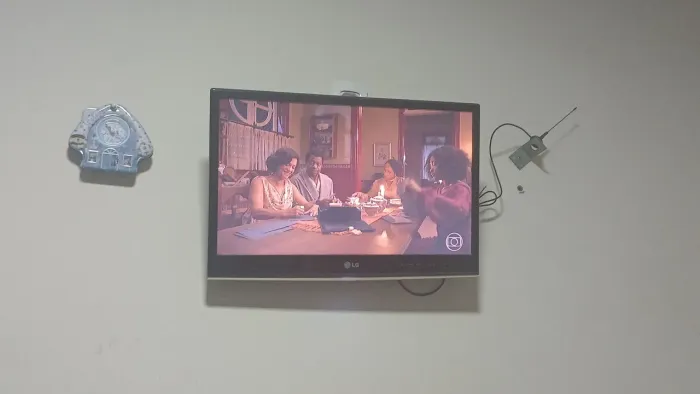 TV 21 polegadas  nao é  smart , marca  LG 