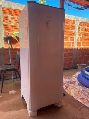 Vendo geladeira semi nova!