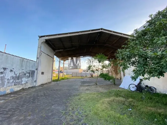 Galpão aberto para alugar no Centro - Itajaí