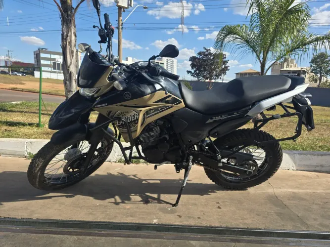 Lander 250 com Acessórios - Doc em dia