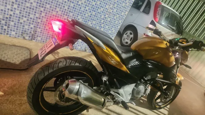 Moto CB300