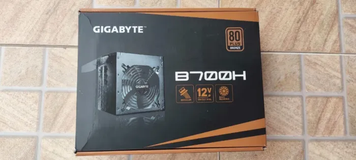 Fonte Gigabyte 700W 80 Plus Bronze Semi Modular - B700H