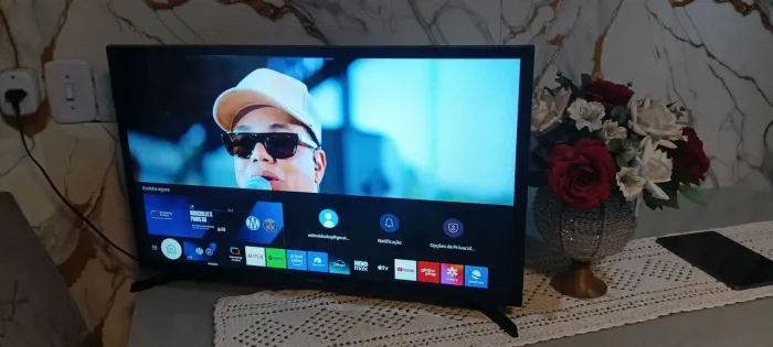 Smart tv Tizen samsung 32 c/ Wi-Fi integrado