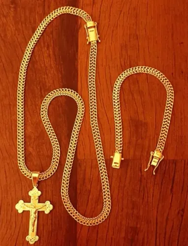 Belíssimo conjunto banhado a ouro 18k novo