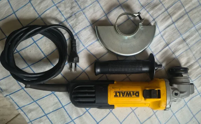 Esmerilhadeira de 4.1/2 Dewalt.