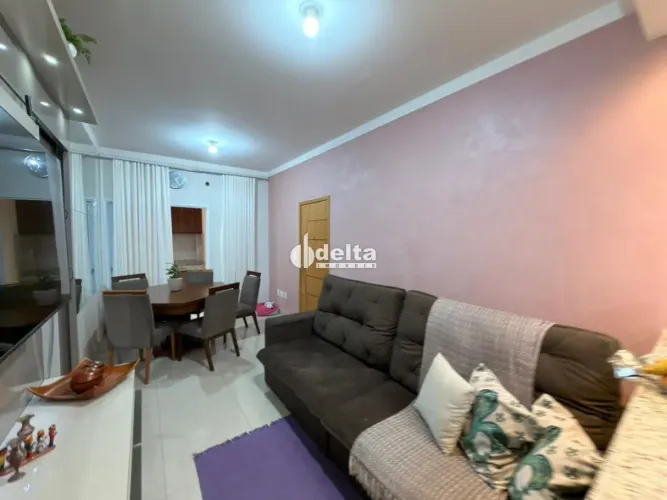 Apartamento com 2 quartos sendo 1 suíte disponível para venda no bairro Novo Mundo em Uber