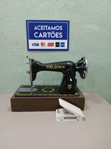 Máquina de costura Elgin 
