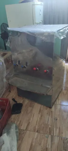 Bebedouro com 4 torneiras gelando,110 volts. Tem conversa no valor!