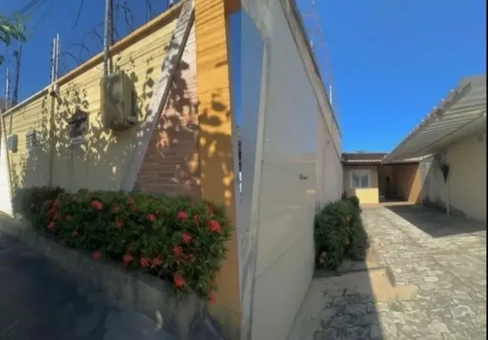 Casa com três quartos próximo ao Centro de Paraipaba!!