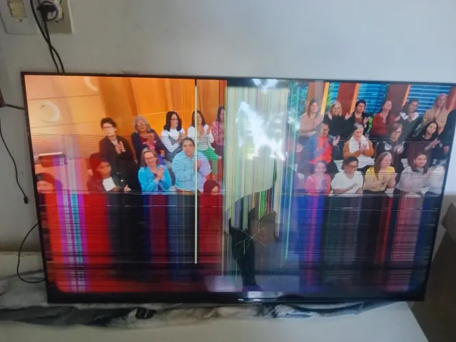 Vendo uma TV esmart 50 polegadas.foi comprada o ano passado só que me netinho deu um