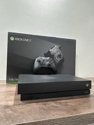 Xbox One X 1Tb em ótimas condições