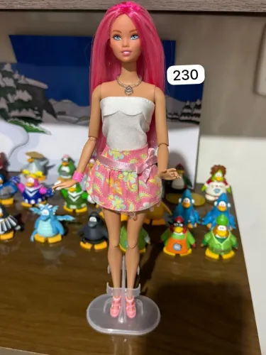 Boneca Barbie Odile Rosa corpo articulado