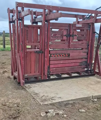 Vendo brete (tronco de contenção) pelo melhor preço e qualidade