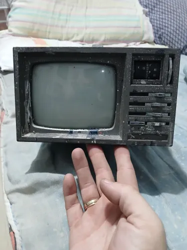 Tv tubo preto e branco funcionando 