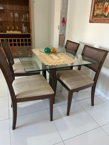 Mesa sala de jantar e cadeiras