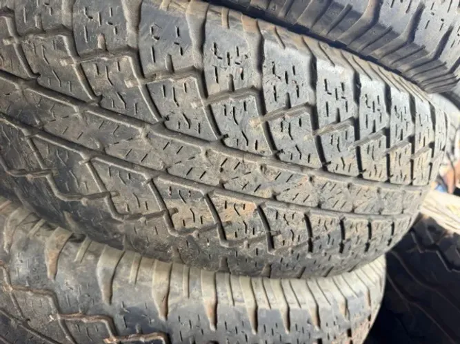 Pneu 255/70/15 Bridgestone HT 75 % Vid