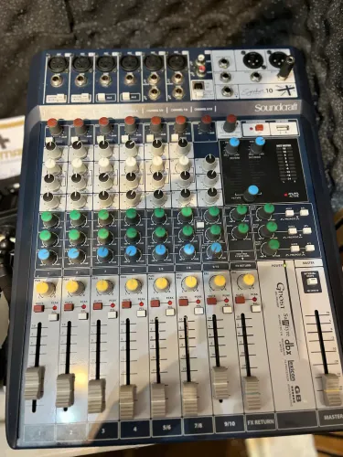 Mesa de som SoundCraft signature 10