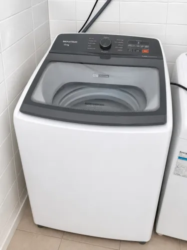 VENDE-SE MÁQUINA DE LAVAR EM ÓTIMO NOVA!!