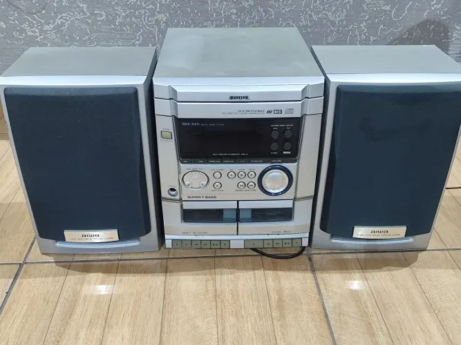 Som Aiwa antigo mas em estado de zero