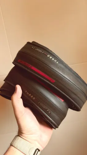 Par de pneus TURBO PRO 700x28 NOVOS